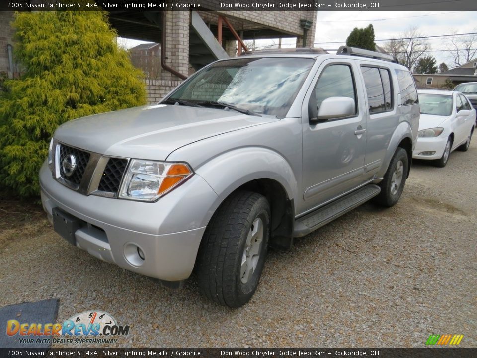 2005 Nissan Pathfinder SE 4x4 Silver Lightning Metallic / Graphite Photo #6