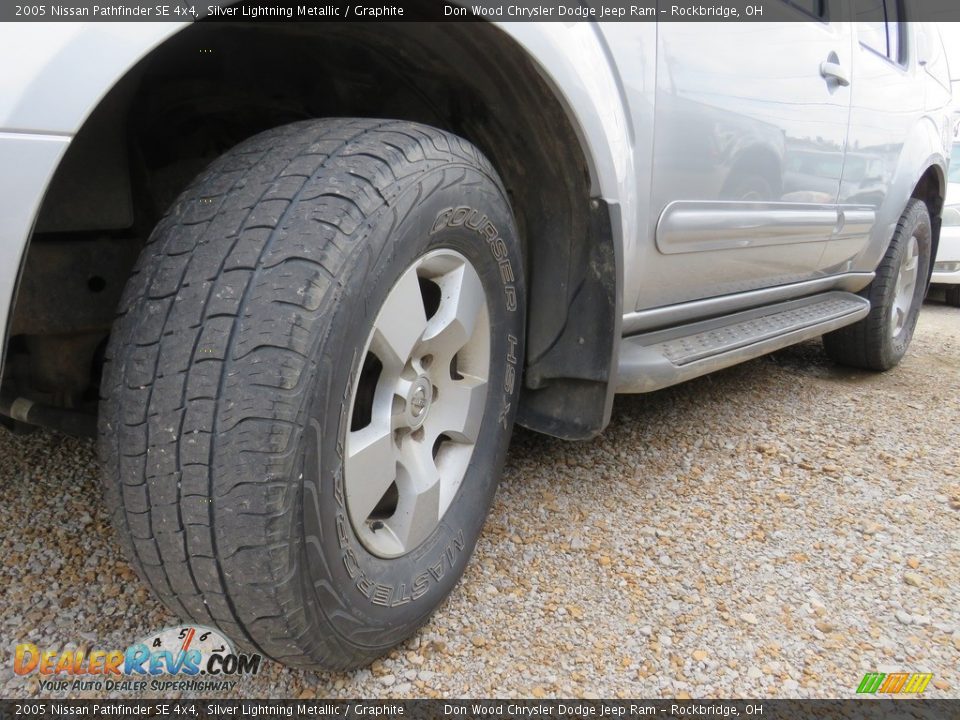 2005 Nissan Pathfinder SE 4x4 Silver Lightning Metallic / Graphite Photo #7