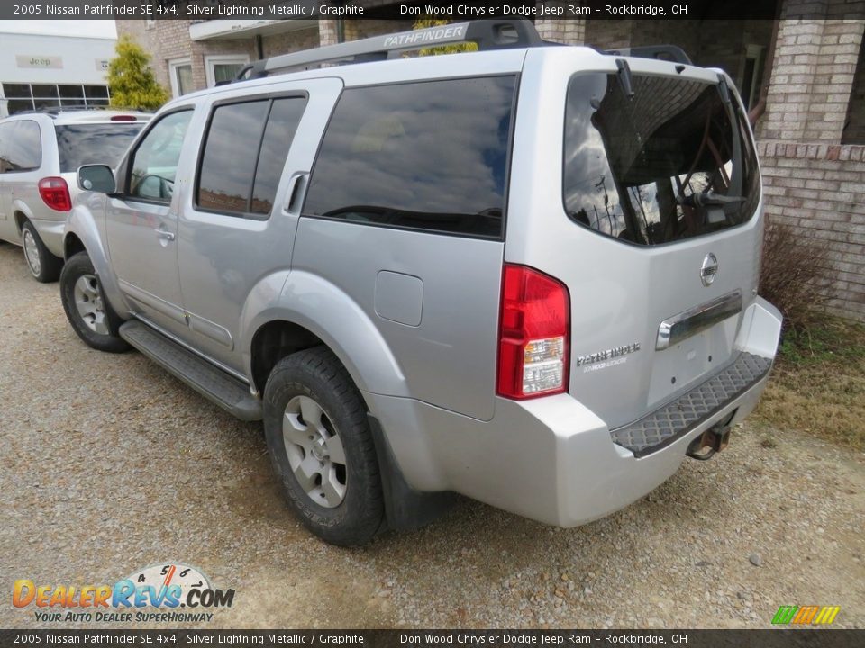 2005 Nissan Pathfinder SE 4x4 Silver Lightning Metallic / Graphite Photo #9