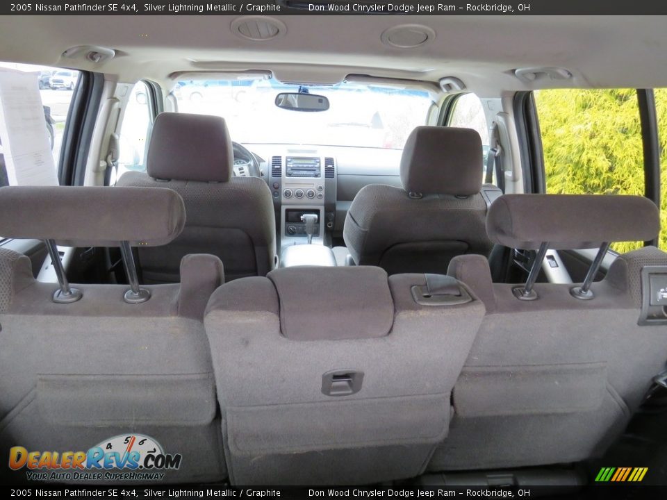 2005 Nissan Pathfinder SE 4x4 Silver Lightning Metallic / Graphite Photo #14