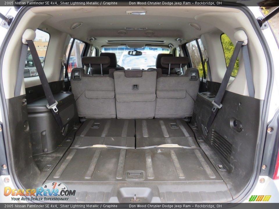 2005 Nissan Pathfinder SE 4x4 Silver Lightning Metallic / Graphite Photo #15