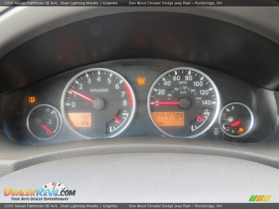 2005 Nissan Pathfinder SE 4x4 Silver Lightning Metallic / Graphite Photo #17