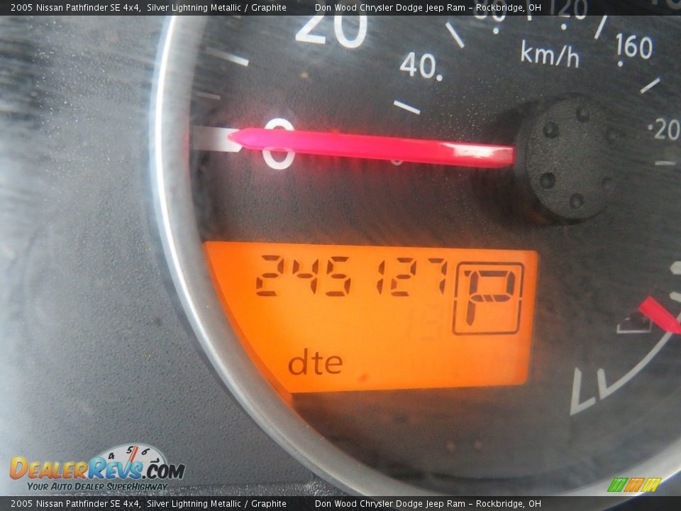 2005 Nissan Pathfinder SE 4x4 Silver Lightning Metallic / Graphite Photo #18