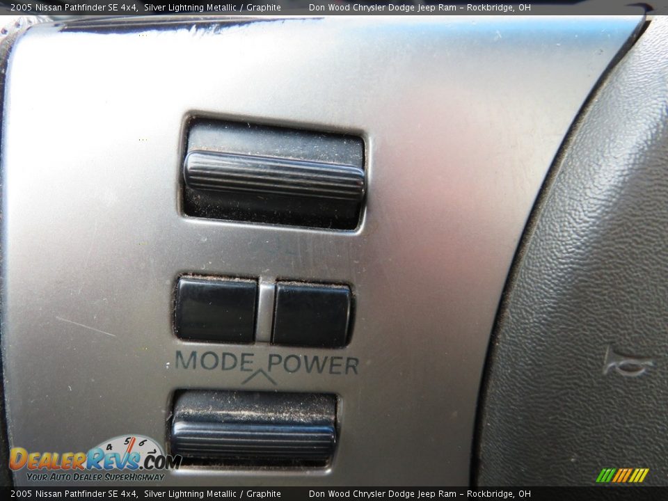 2005 Nissan Pathfinder SE 4x4 Silver Lightning Metallic / Graphite Photo #20