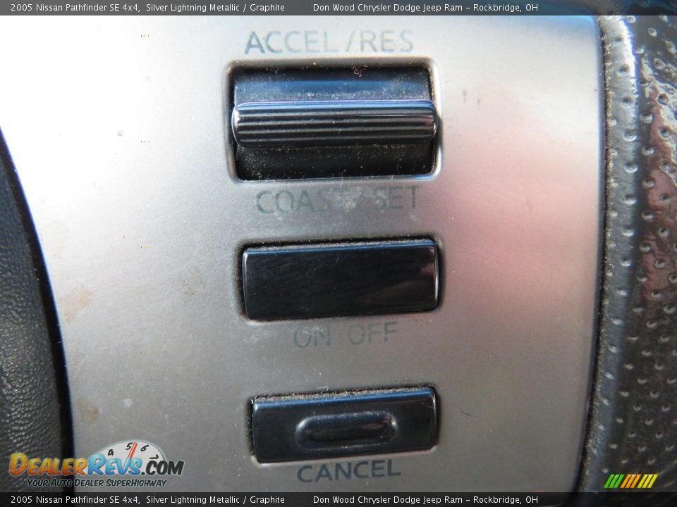 2005 Nissan Pathfinder SE 4x4 Silver Lightning Metallic / Graphite Photo #21