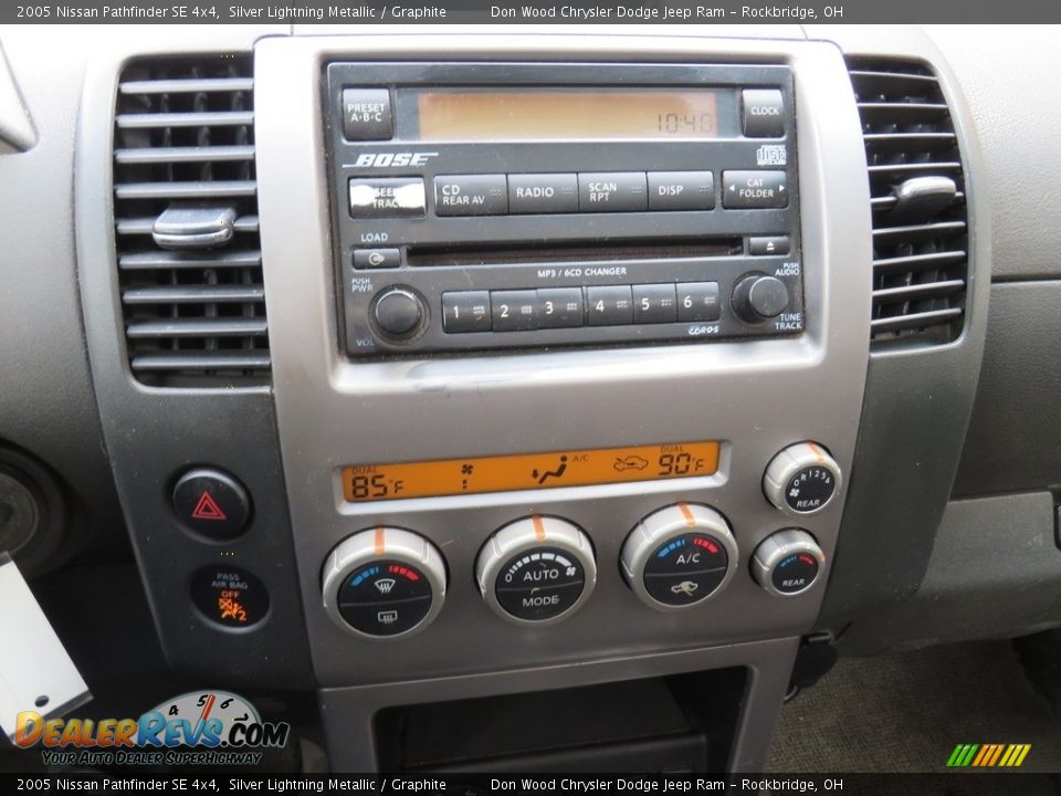 2005 Nissan Pathfinder SE 4x4 Silver Lightning Metallic / Graphite Photo #22