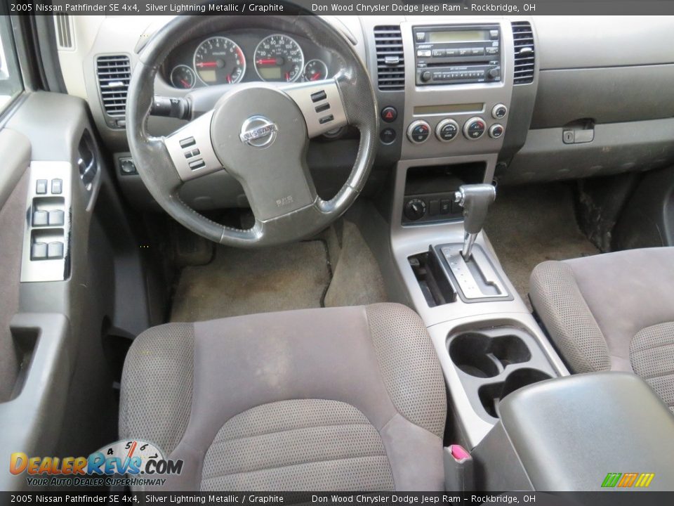 2005 Nissan Pathfinder SE 4x4 Silver Lightning Metallic / Graphite Photo #33