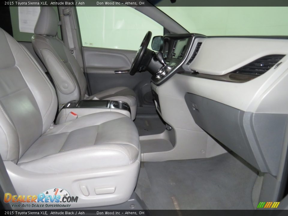 2015 Toyota Sienna XLE Attitude Black / Ash Photo #18