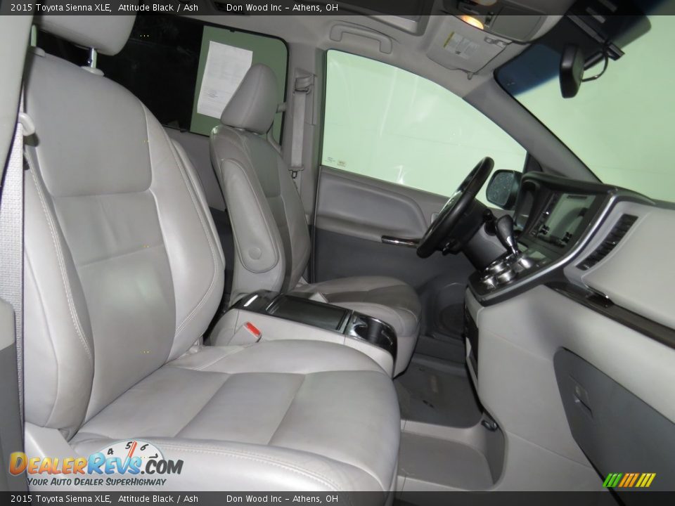 2015 Toyota Sienna XLE Attitude Black / Ash Photo #19