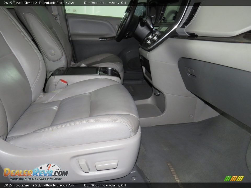 2015 Toyota Sienna XLE Attitude Black / Ash Photo #20