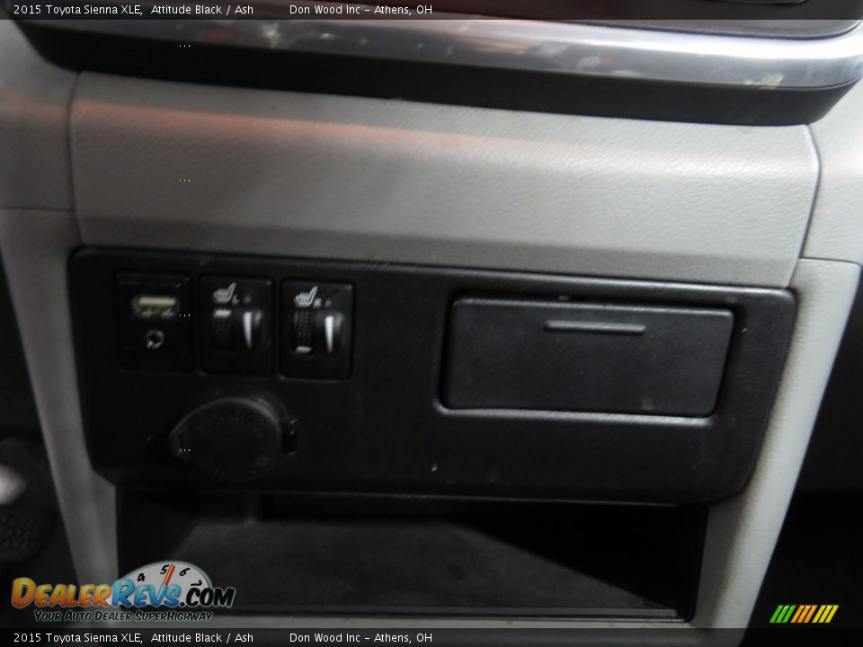 2015 Toyota Sienna XLE Attitude Black / Ash Photo #27