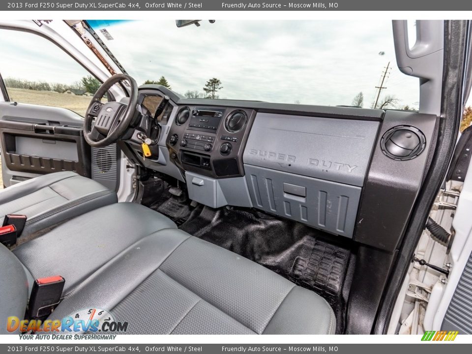 2013 Ford F250 Super Duty XL SuperCab 4x4 Oxford White / Steel Photo #31