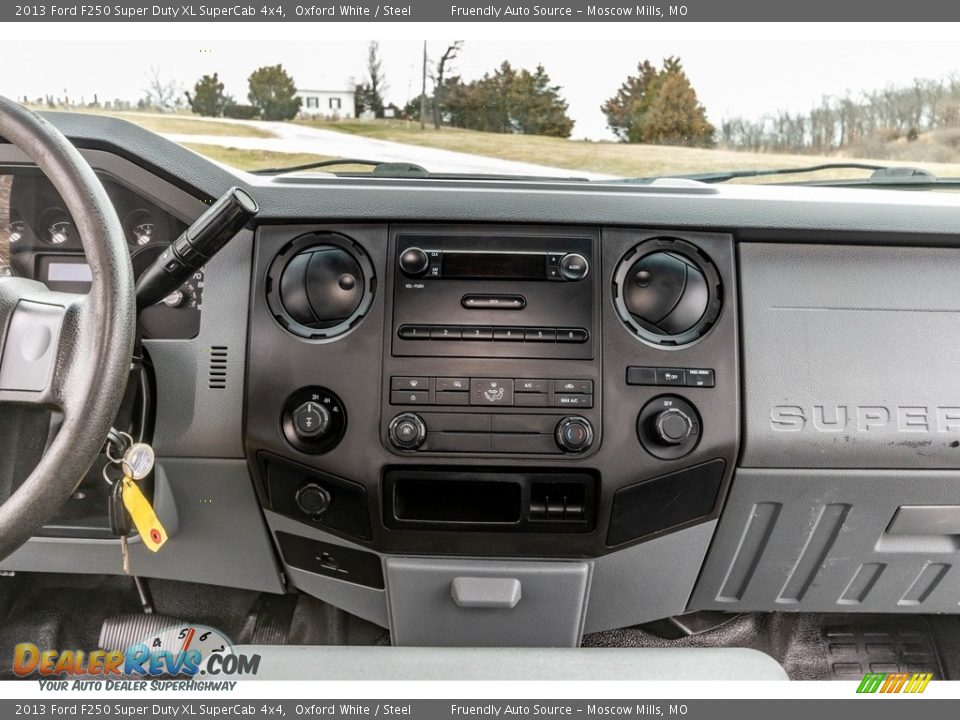 2013 Ford F250 Super Duty XL SuperCab 4x4 Oxford White / Steel Photo #35