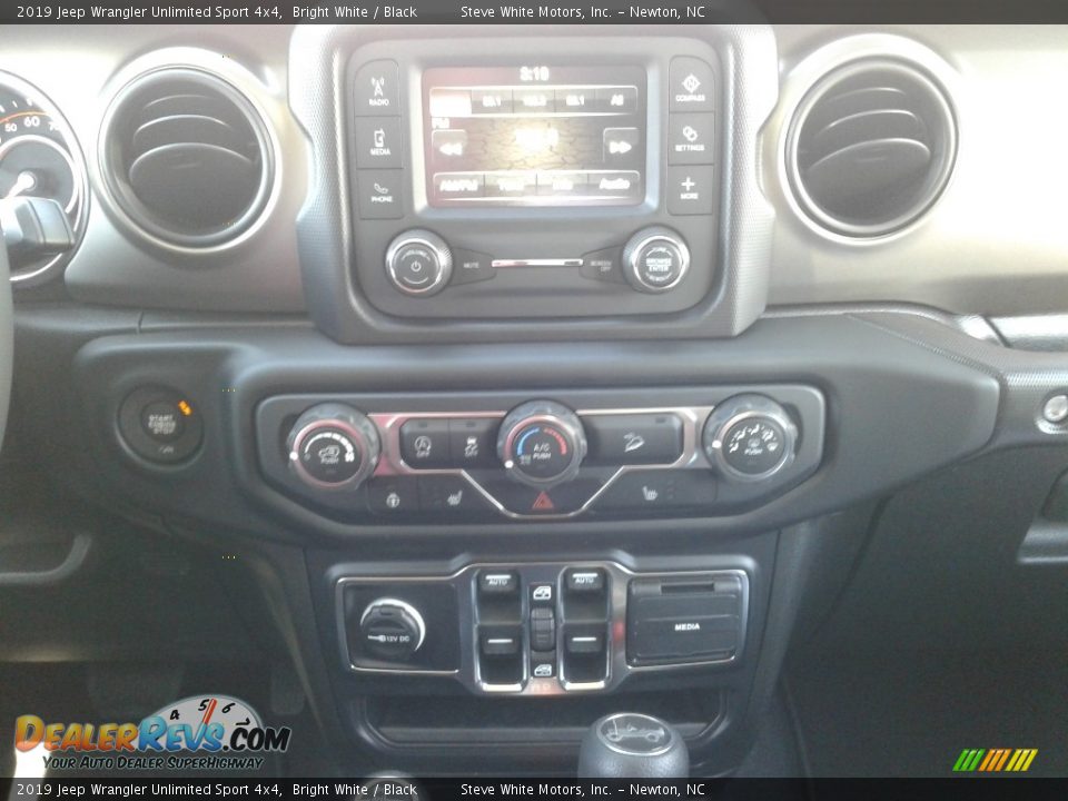 2019 Jeep Wrangler Unlimited Sport 4x4 Bright White / Black Photo #19