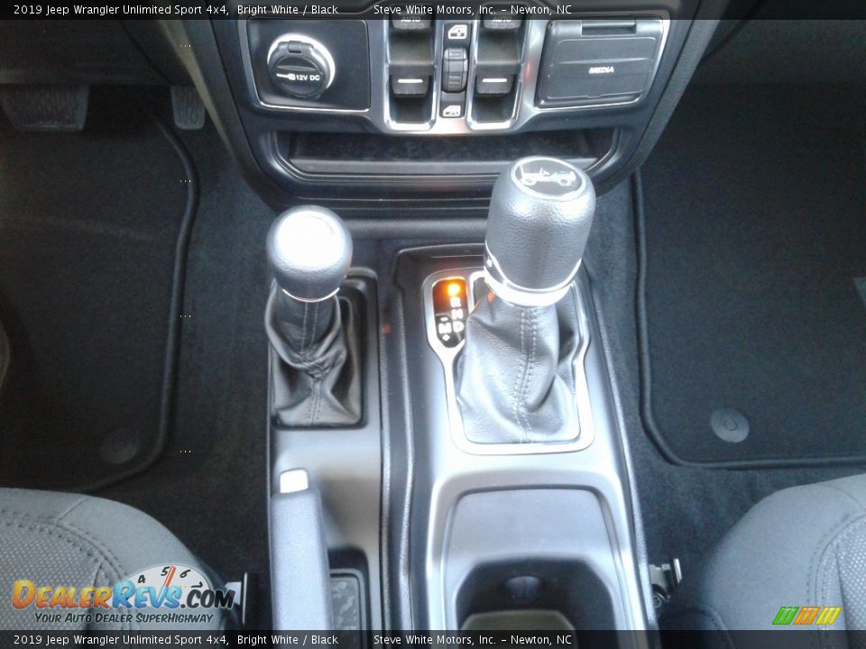 2019 Jeep Wrangler Unlimited Sport 4x4 Bright White / Black Photo #23