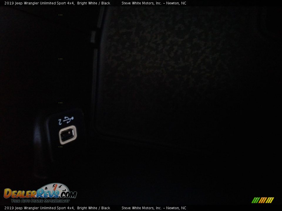 2019 Jeep Wrangler Unlimited Sport 4x4 Bright White / Black Photo #24