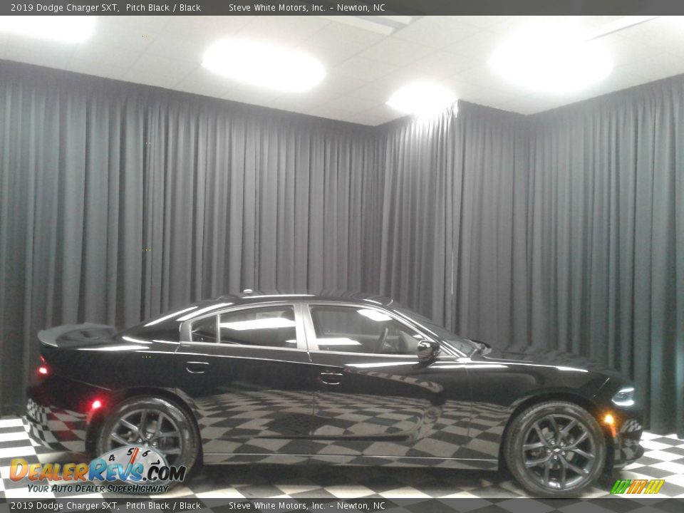 2019 Dodge Charger SXT Pitch Black / Black Photo #5