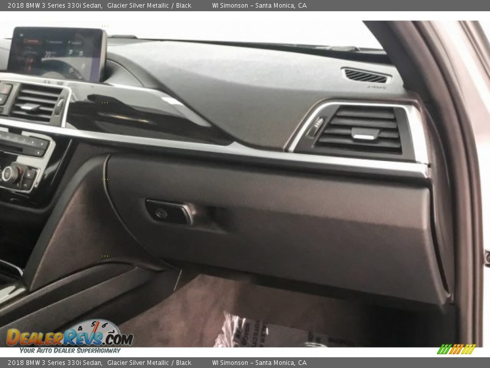 2018 BMW 3 Series 330i Sedan Glacier Silver Metallic / Black Photo #29