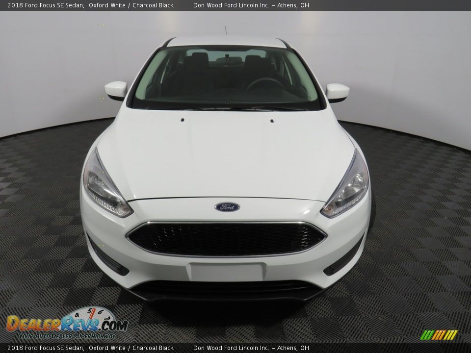 2018 Ford Focus SE Sedan Oxford White / Charcoal Black Photo #4