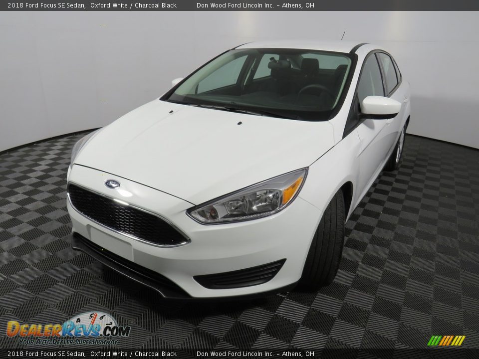 2018 Ford Focus SE Sedan Oxford White / Charcoal Black Photo #7