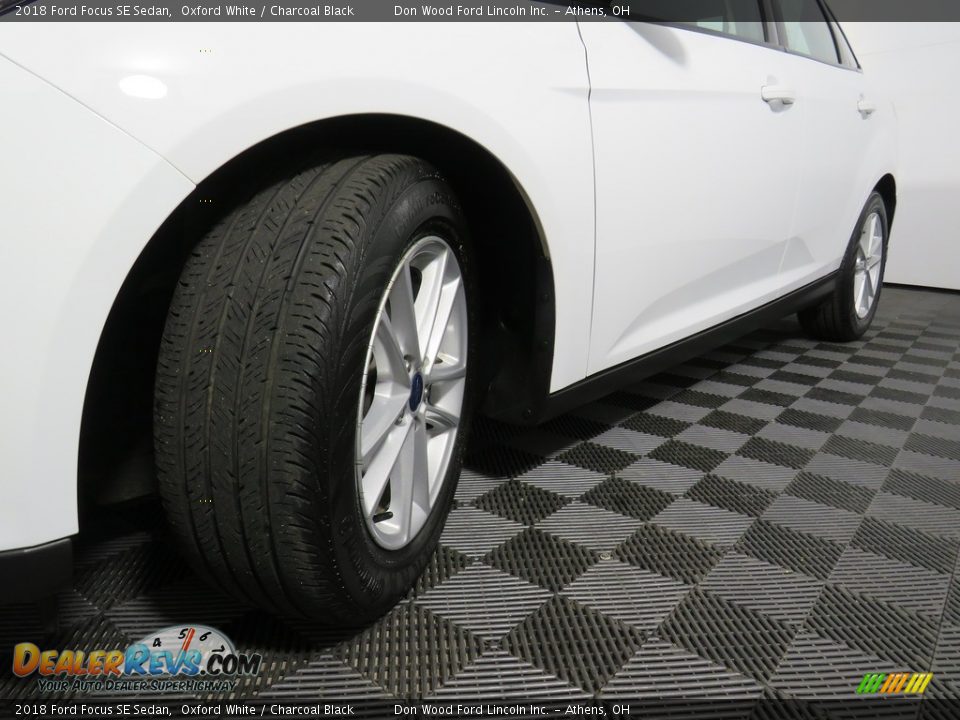 2018 Ford Focus SE Sedan Oxford White / Charcoal Black Photo #8