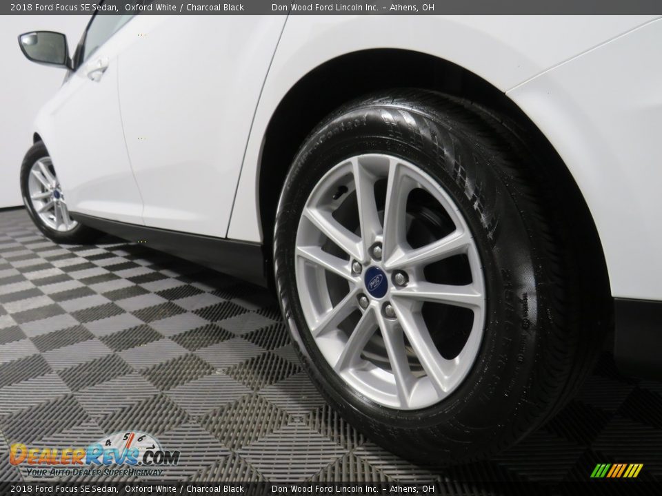 2018 Ford Focus SE Sedan Oxford White / Charcoal Black Photo #9