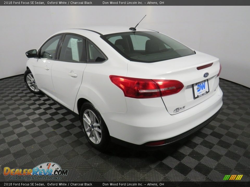 2018 Ford Focus SE Sedan Oxford White / Charcoal Black Photo #10