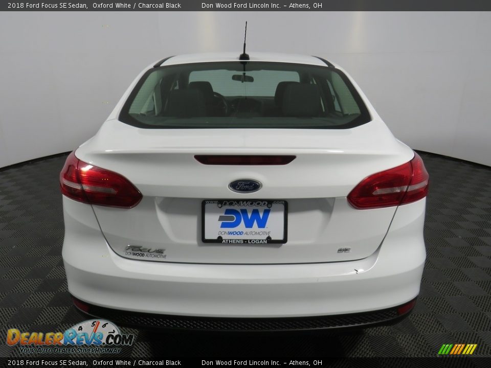 2018 Ford Focus SE Sedan Oxford White / Charcoal Black Photo #11