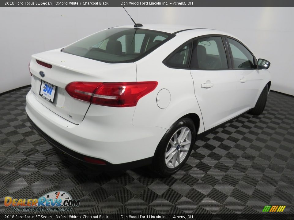 2018 Ford Focus SE Sedan Oxford White / Charcoal Black Photo #13