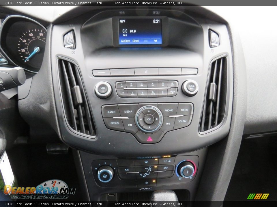 2018 Ford Focus SE Sedan Oxford White / Charcoal Black Photo #23