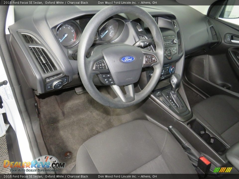 2018 Ford Focus SE Sedan Oxford White / Charcoal Black Photo #27