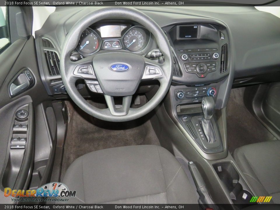 2018 Ford Focus SE Sedan Oxford White / Charcoal Black Photo #31