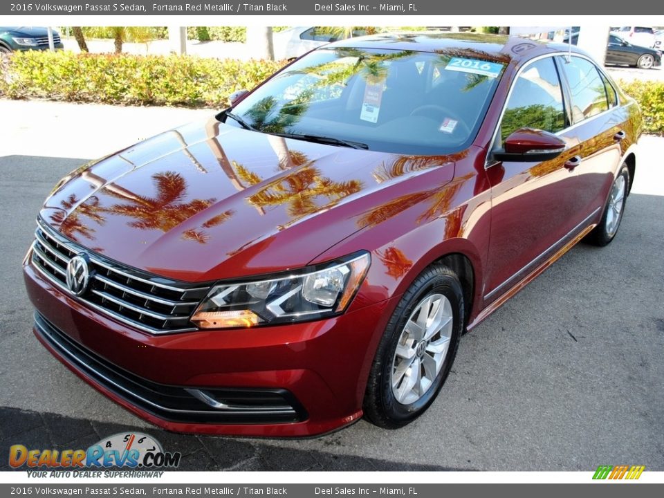 2016 Volkswagen Passat S Sedan Fortana Red Metallic / Titan Black Photo #4