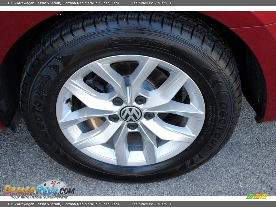 2016 Volkswagen Passat S Sedan Fortana Red Metallic / Titan Black Photo #11