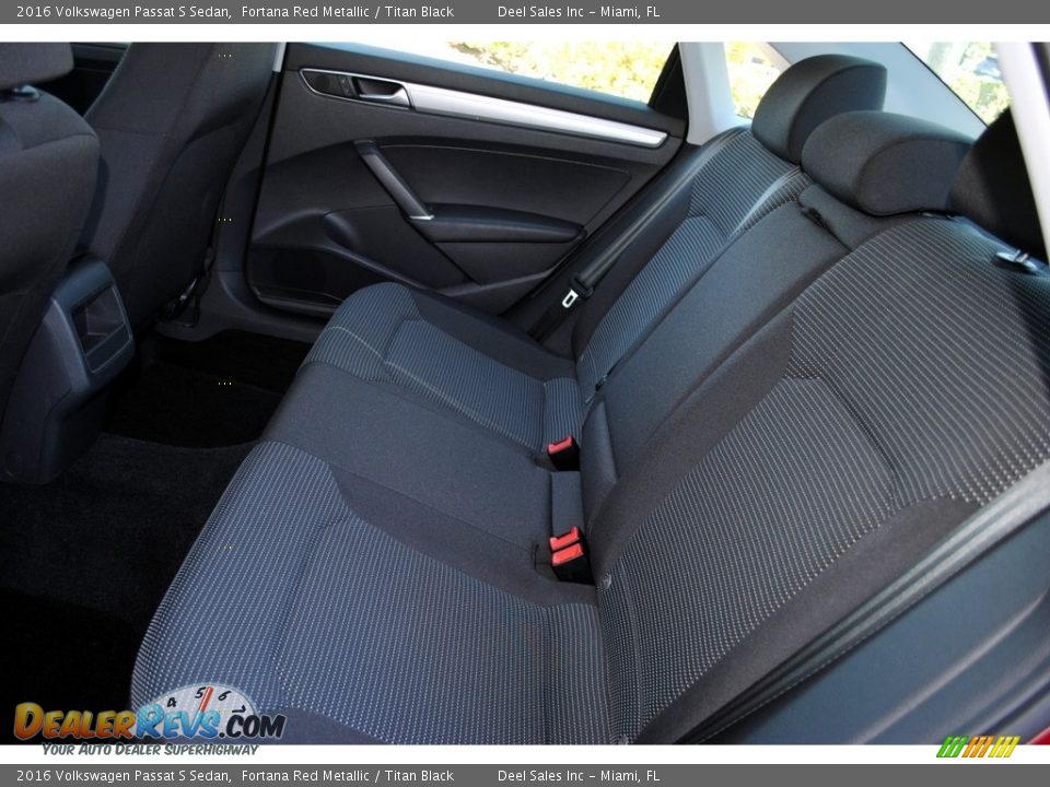 2016 Volkswagen Passat S Sedan Fortana Red Metallic / Titan Black Photo #12