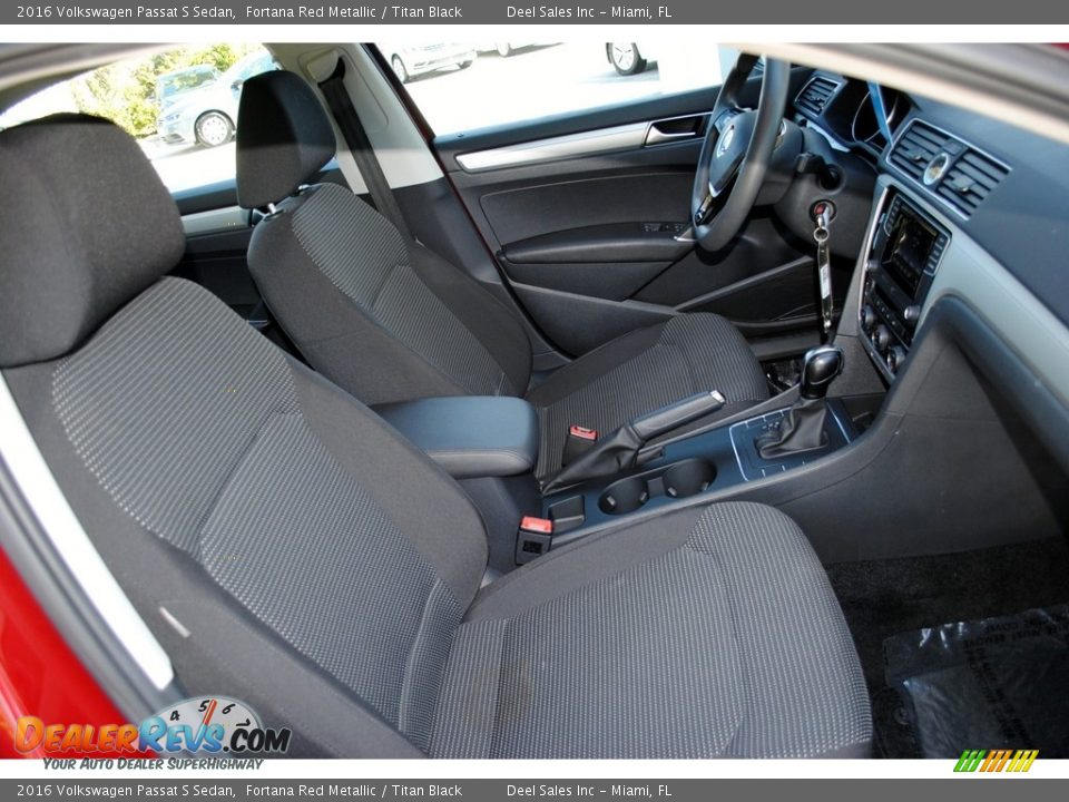 2016 Volkswagen Passat S Sedan Fortana Red Metallic / Titan Black Photo #18