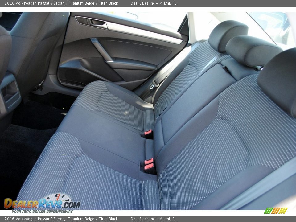 2016 Volkswagen Passat S Sedan Titanium Beige / Titan Black Photo #11