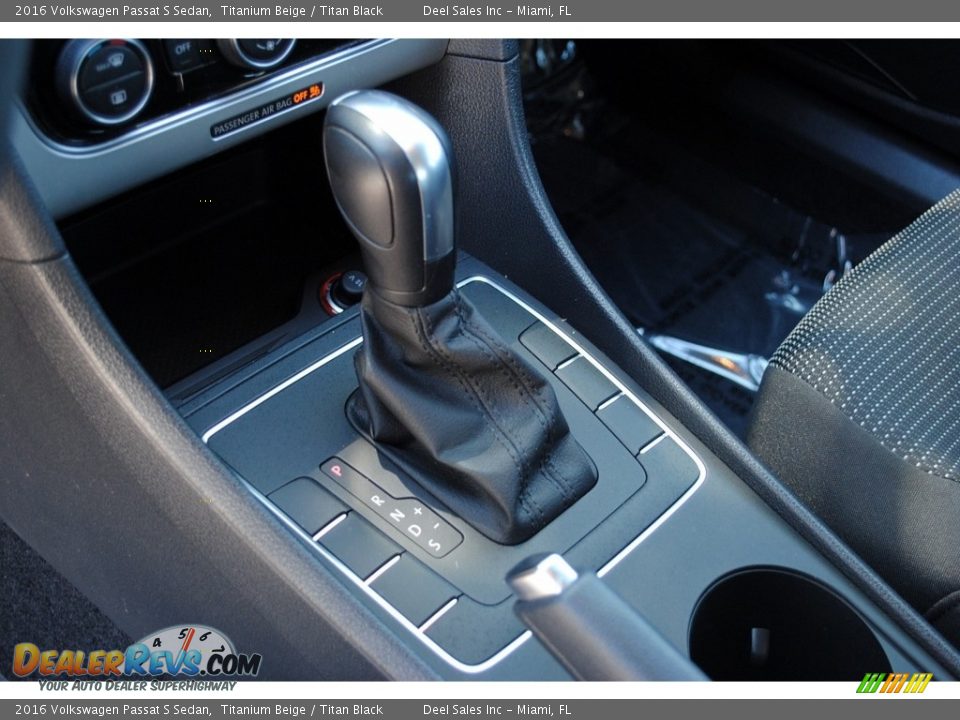 2016 Volkswagen Passat S Sedan Titanium Beige / Titan Black Photo #14