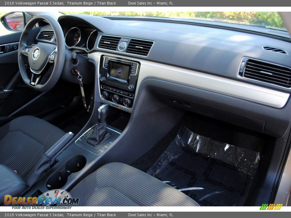 2016 Volkswagen Passat S Sedan Titanium Beige / Titan Black Photo #16