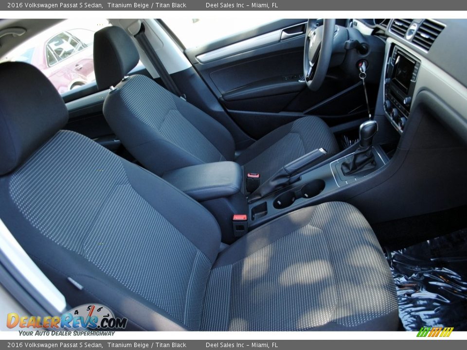 2016 Volkswagen Passat S Sedan Titanium Beige / Titan Black Photo #17