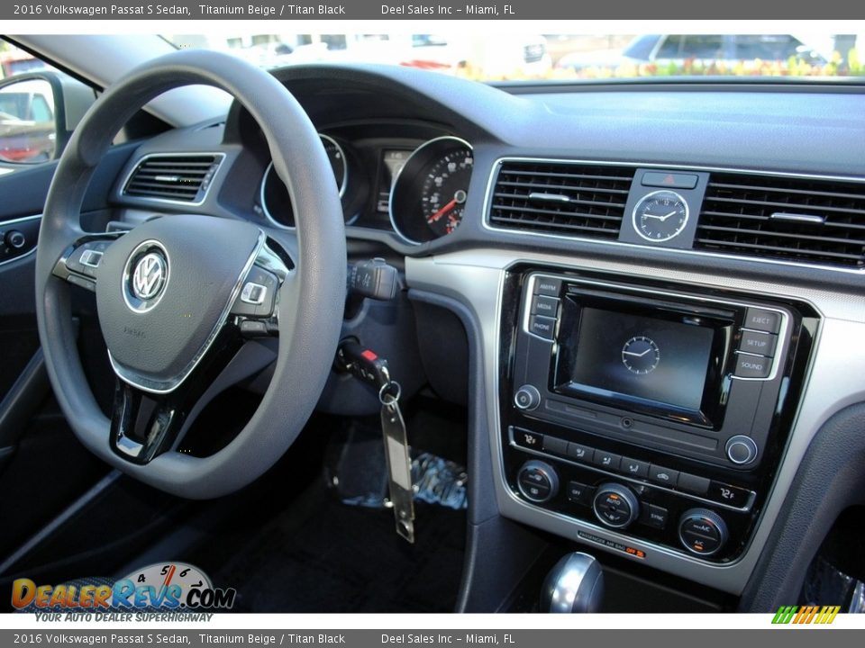 2016 Volkswagen Passat S Sedan Titanium Beige / Titan Black Photo #18