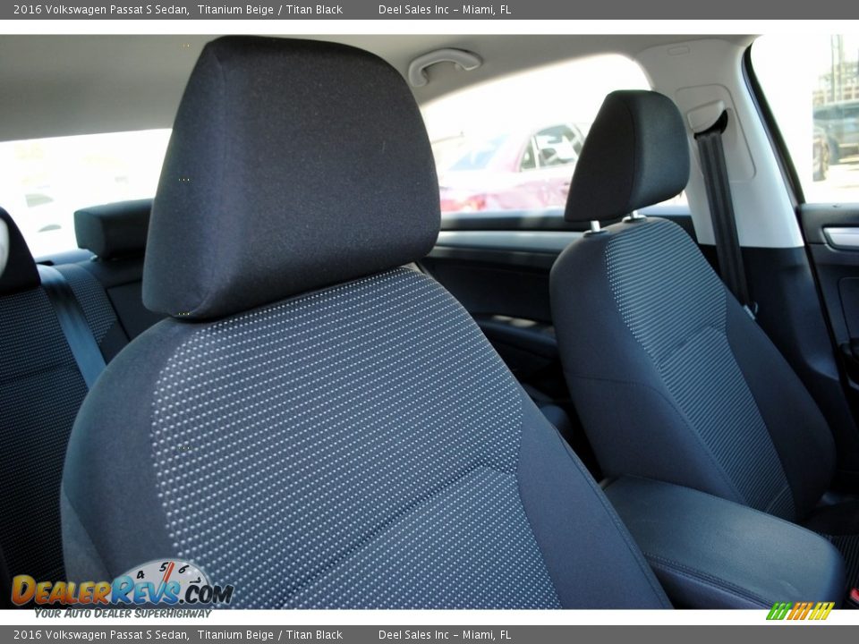 2016 Volkswagen Passat S Sedan Titanium Beige / Titan Black Photo #19