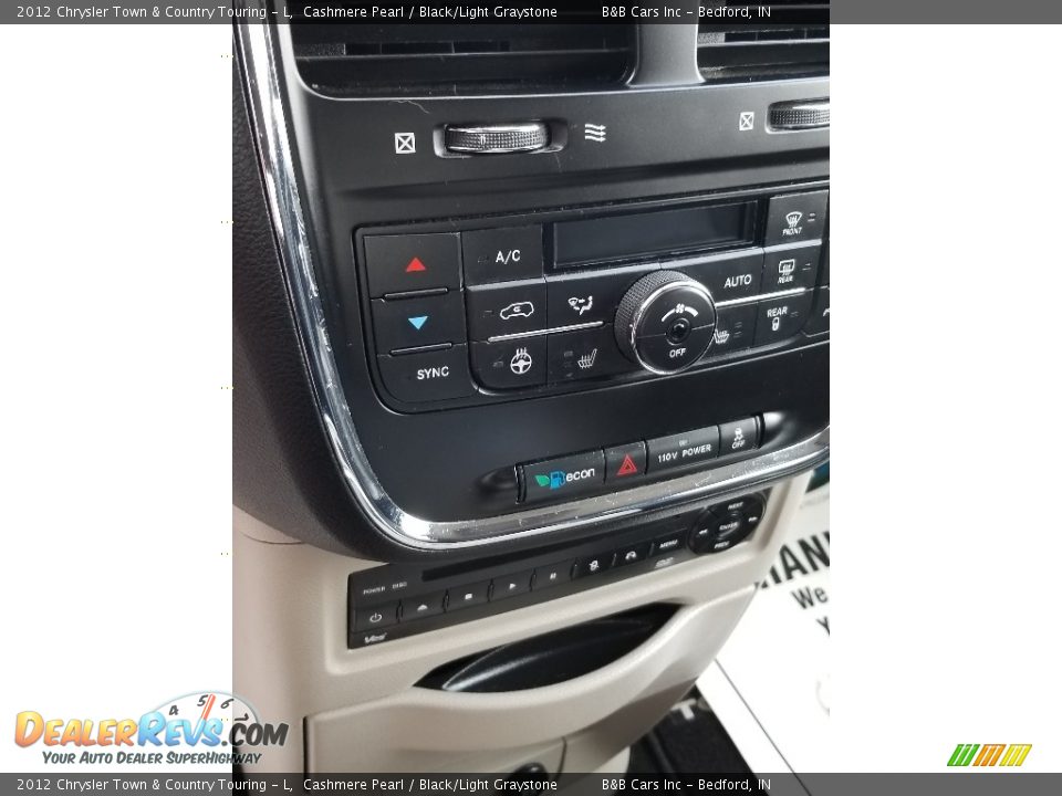 2012 Chrysler Town & Country Touring - L Cashmere Pearl / Black/Light Graystone Photo #12