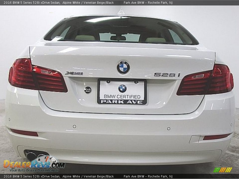 2016 BMW 5 Series 528i xDrive Sedan Alpine White / Venetian Beige/Black Photo #2