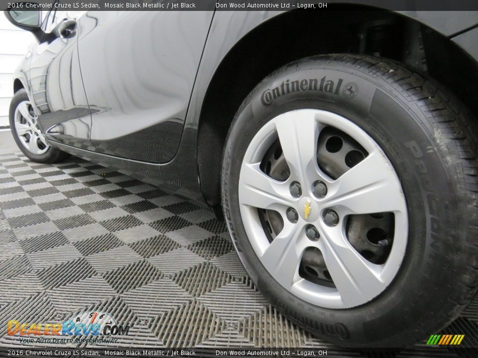 2016 Chevrolet Cruze LS Sedan Mosaic Black Metallic / Jet Black Photo #10