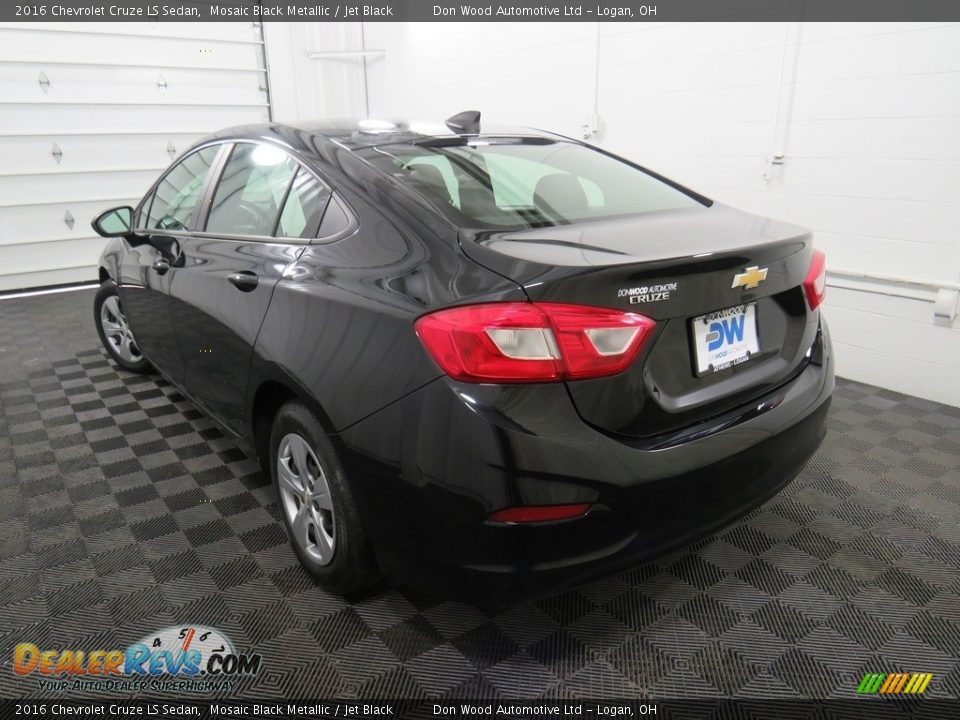 2016 Chevrolet Cruze LS Sedan Mosaic Black Metallic / Jet Black Photo #11