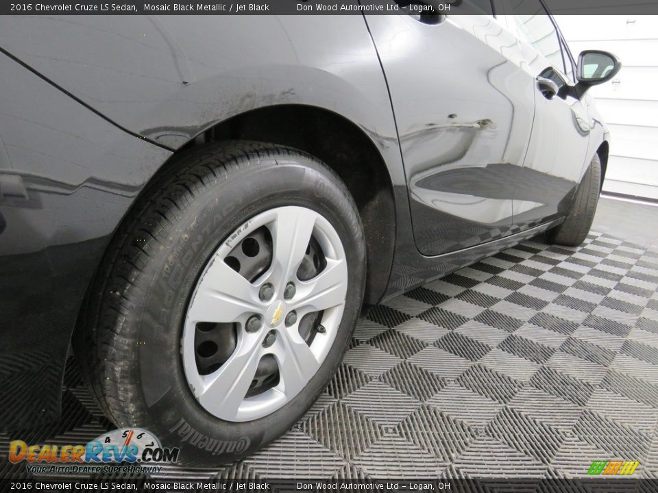 2016 Chevrolet Cruze LS Sedan Mosaic Black Metallic / Jet Black Photo #16