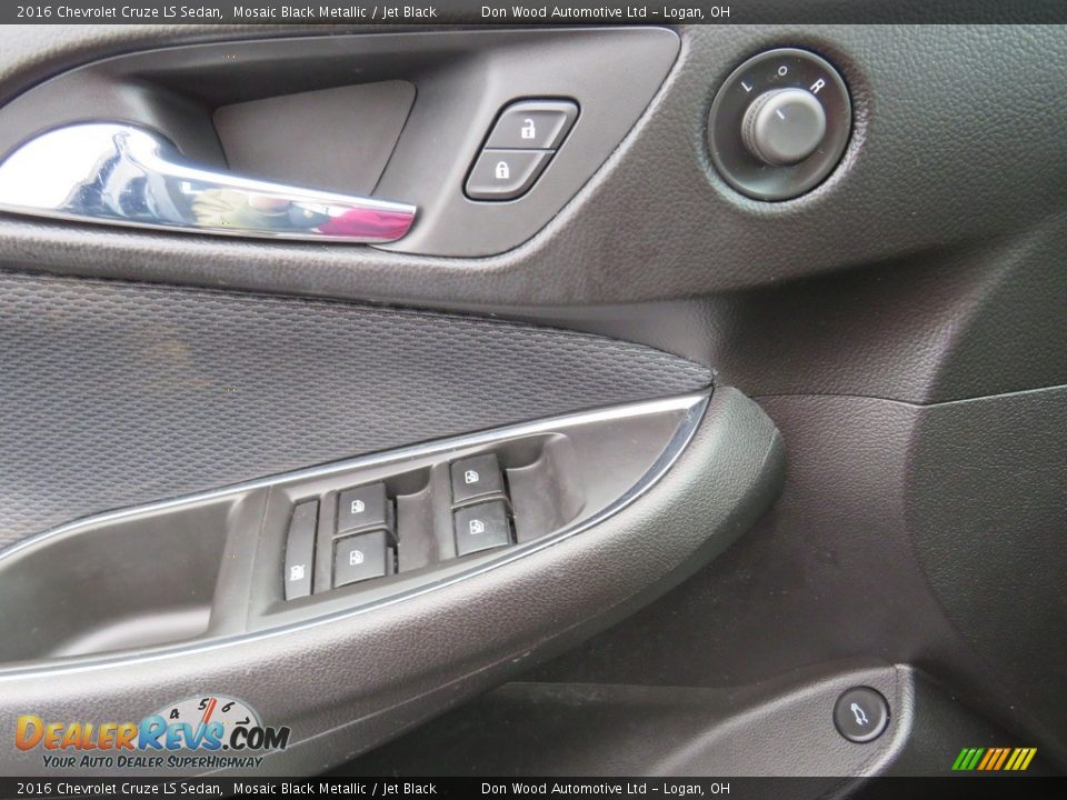 2016 Chevrolet Cruze LS Sedan Mosaic Black Metallic / Jet Black Photo #17