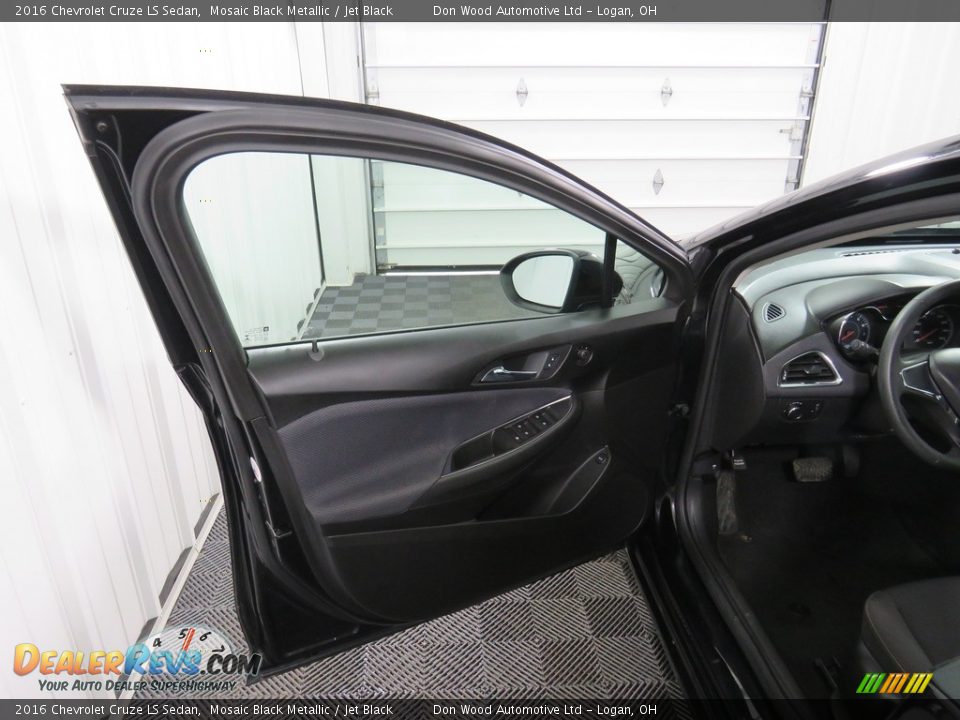 2016 Chevrolet Cruze LS Sedan Mosaic Black Metallic / Jet Black Photo #25
