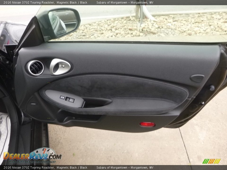 Door Panel of 2016 Nissan 370Z Touring Roadster Photo #10